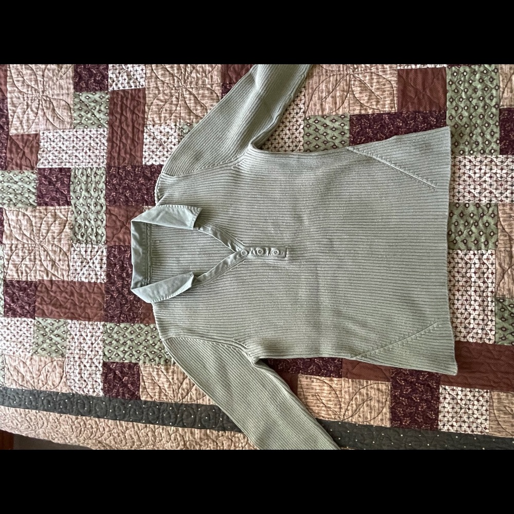 Beautiful, green vintage sweater.